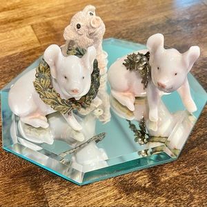 🎄3 Pigs-2 porcelain & 1 resin Figurines